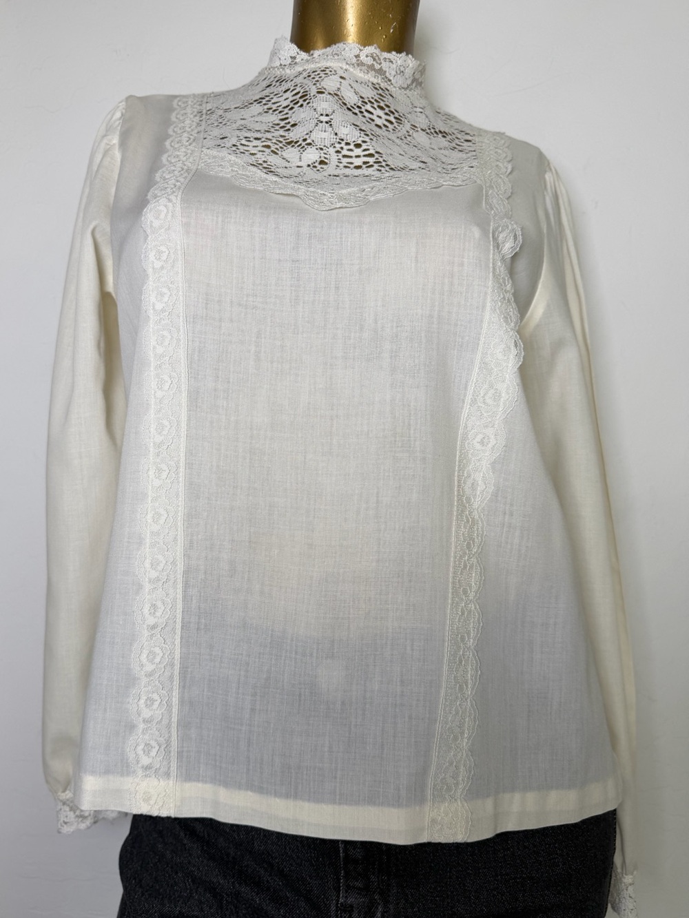 Vintage 1970s unbranded Ivory Prairie Blouse Lace High Neck Romantic Victorian